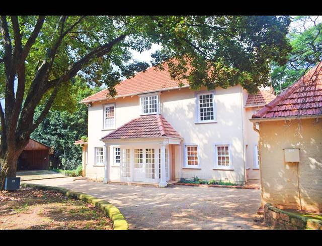 4 BEDROOM HOUSE FOR SALE IN HOUGHTON ESTATE